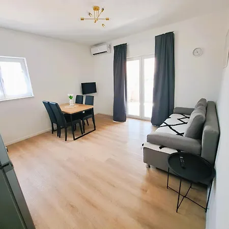 Apartment M&m Grebastica