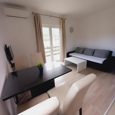 M&m Apartment Grebastica
